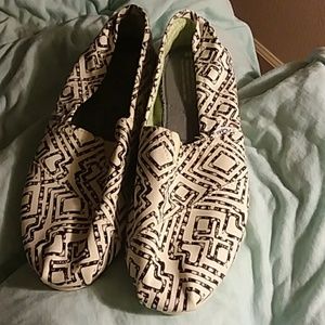 Toms